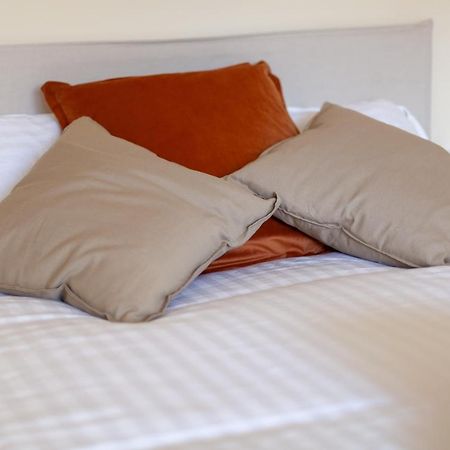 Lovely Studio Flat In Wimbledon W/ Free Parking لندن المظهر الخارجي الصورة