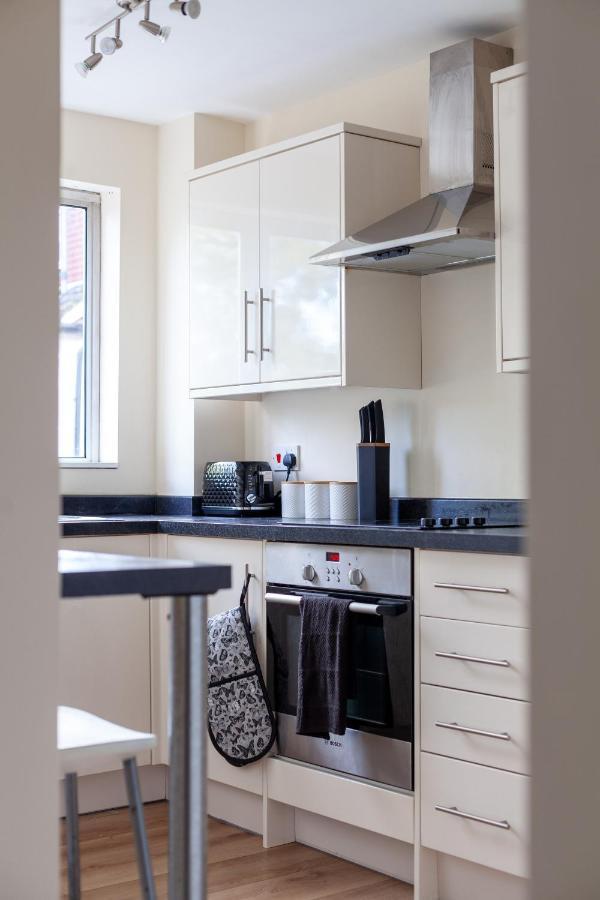 Lovely Studio Flat In Wimbledon W/ Free Parking لندن المظهر الخارجي الصورة