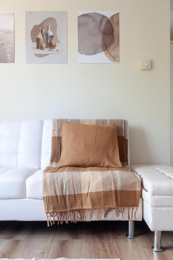 Lovely Studio Flat In Wimbledon W/ Free Parking لندن المظهر الخارجي الصورة