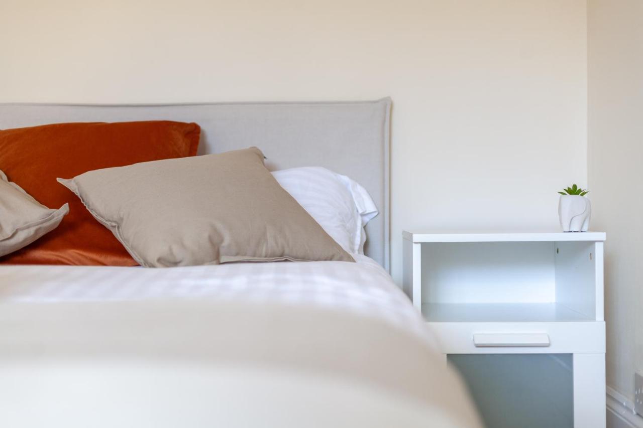 Lovely Studio Flat In Wimbledon W/ Free Parking لندن المظهر الخارجي الصورة