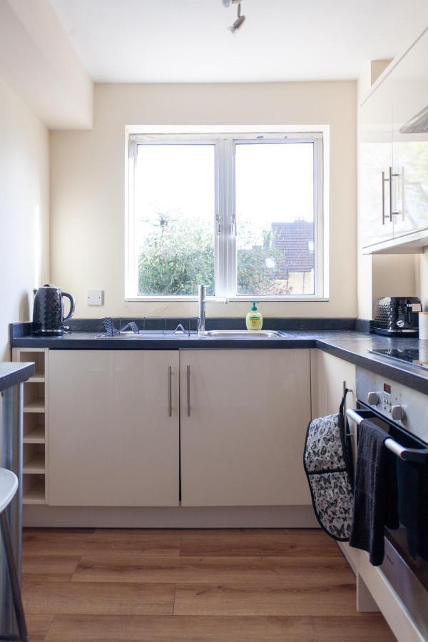 Lovely Studio Flat In Wimbledon W/ Free Parking لندن المظهر الخارجي الصورة