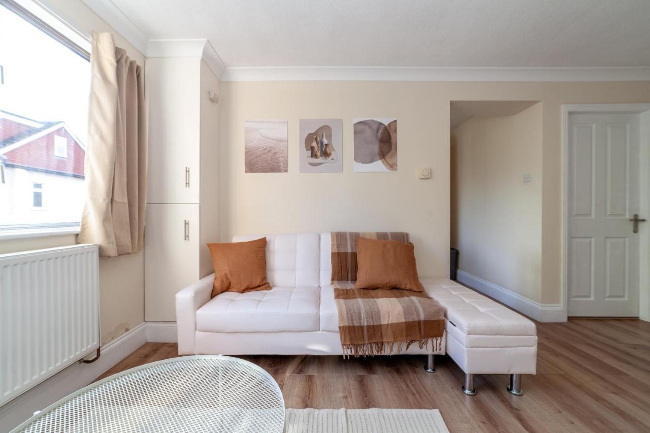 Lovely Studio Flat In Wimbledon W/ Free Parking لندن المظهر الخارجي الصورة