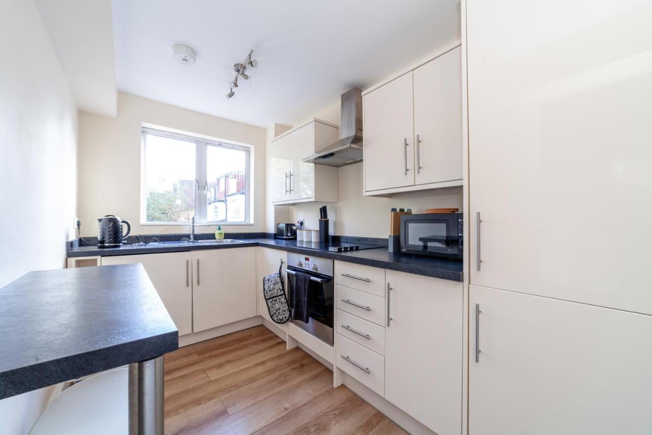 Lovely Studio Flat In Wimbledon W/ Free Parking لندن المظهر الخارجي الصورة
