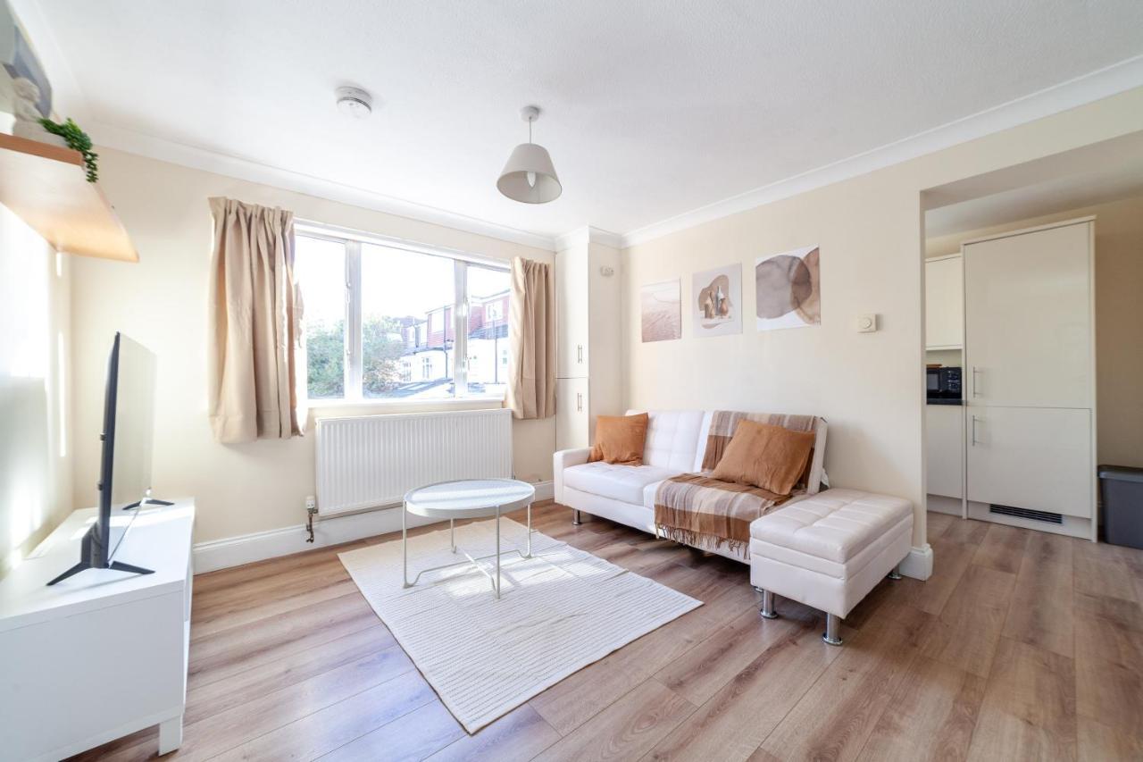 Lovely Studio Flat In Wimbledon W/ Free Parking لندن المظهر الخارجي الصورة