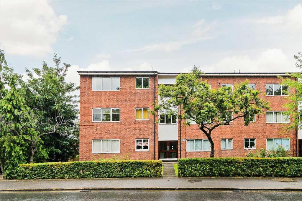 Lovely Studio Flat In Wimbledon W/ Free Parking لندن المظهر الخارجي الصورة